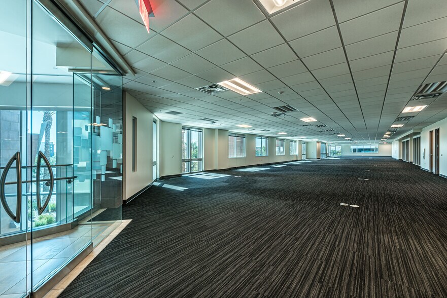 More Photos Of 8990 W Glendale Ave, Glendale Office For Sale