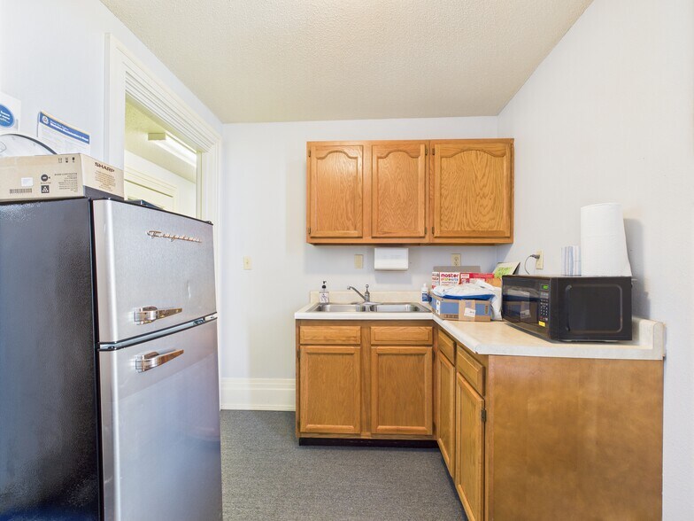 More Photos Of 619 Blondeau St, Keokuk Office For Sale