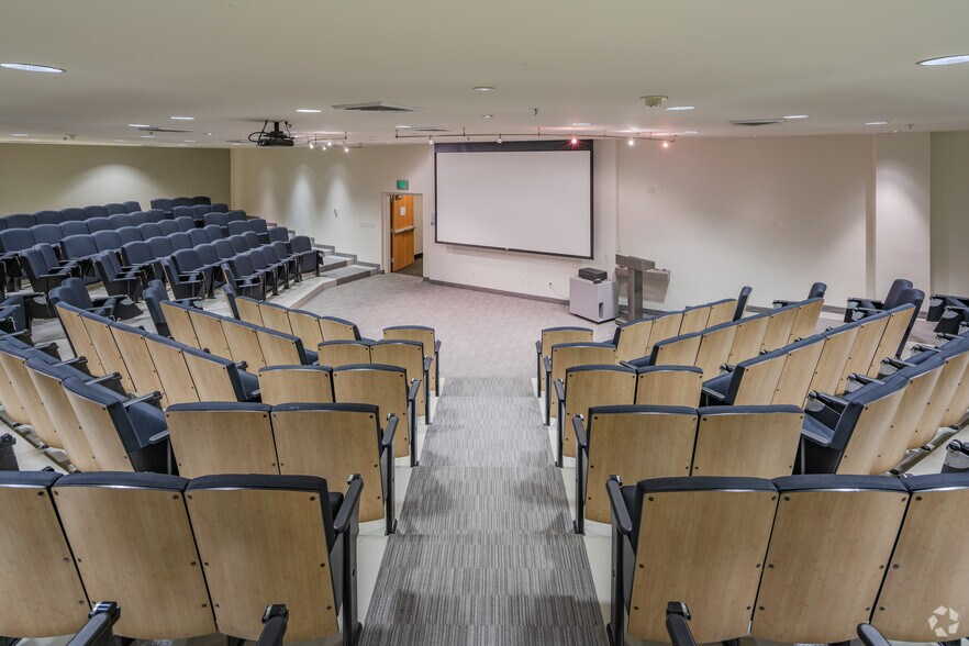 More Photos Of 3003 N Central Ave, Phoenix Office For Lease