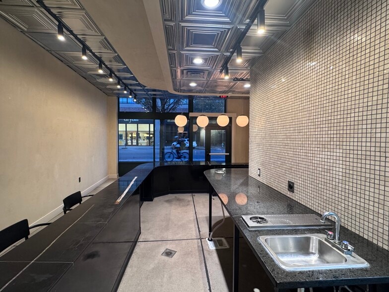 More Photos Of 849 Massachusetts Ave, Indianapolis Storefront For Lease