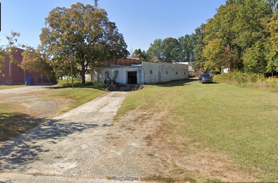 More Photos Of 230 Hawkins St, Burlington Warehouse For Sale