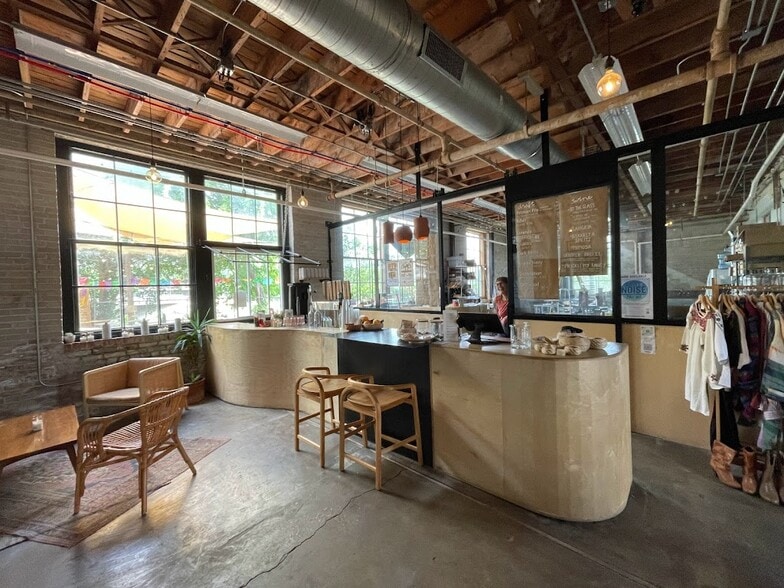 More Photos Of 1333 Buena Vista St, San Antonio Warehouse For Lease