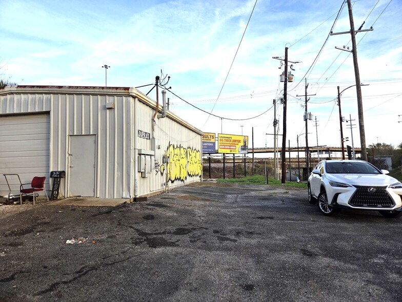 More Photos Of 3030 Franklin Ave, New Orleans Industrial For Sale