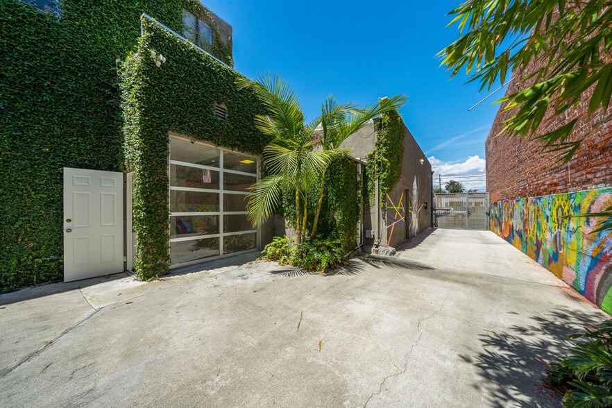 More Photos Of 4870-4872 W Adams Blvd, Los Angeles General Retail For Lease