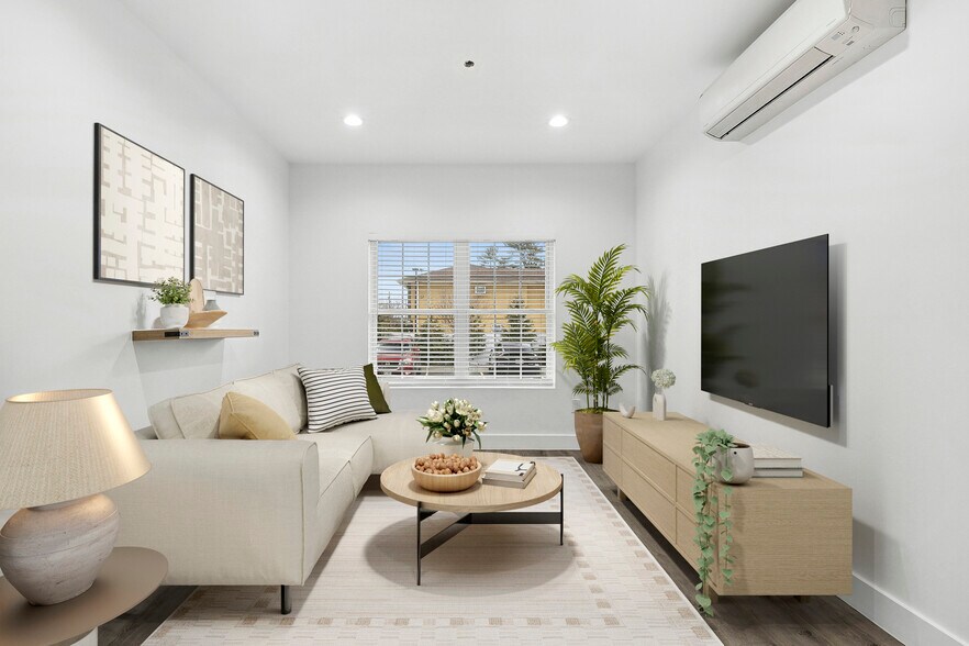 More Photos Of 533 Greenwich St, Hempstead Apartments For Sale