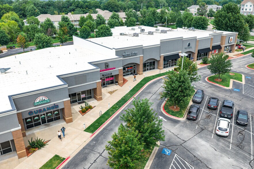 More Photos Of 1267 N Steamboat Dr, Fayetteville Unknown For Lease