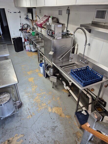 More Photos Of 2925-2931 Fairfield Ave, Bridgeport Office For Lease