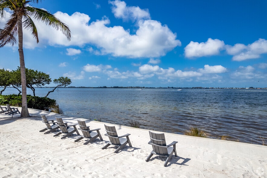 More Photos Of 12340 Manatee Ave W, Bradenton Land For Sale