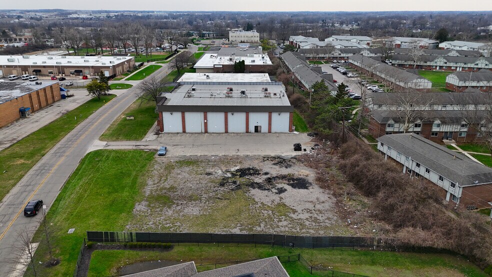 More Photos Of 511 Industrial Mile Rd, Columbus Warehouse For Sale