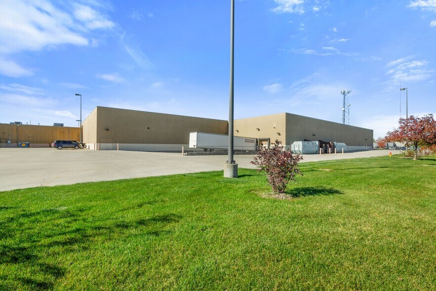 More Photos Of 221 Wilmar Ave, Grand Island Storefront For Sale