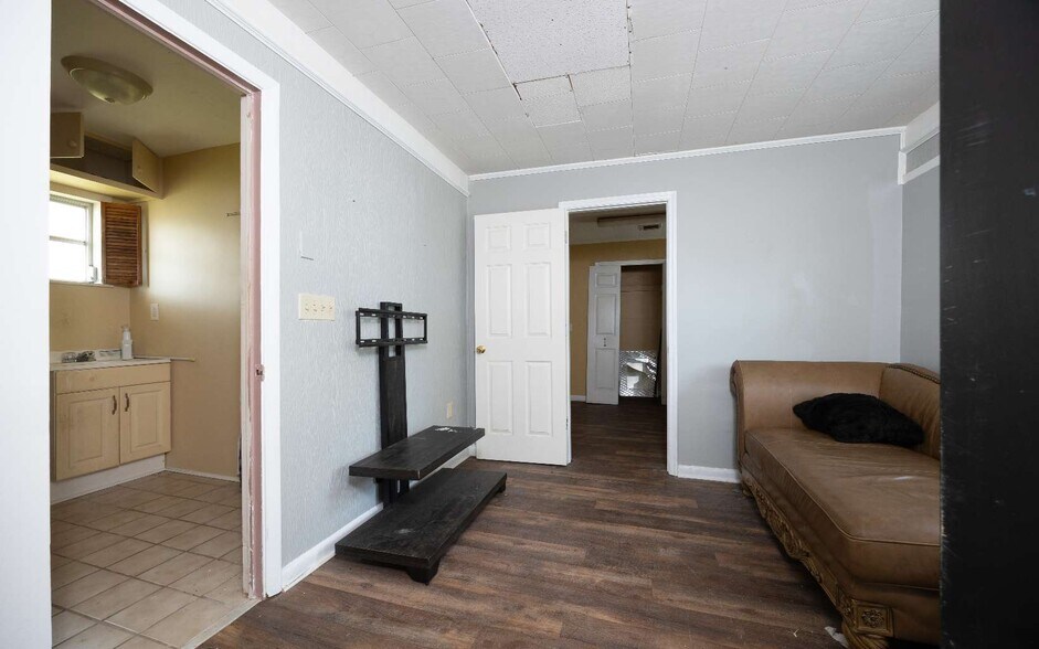 More Photos Of 7601 133rd Rd, Live Oak Assisted Living For Sale