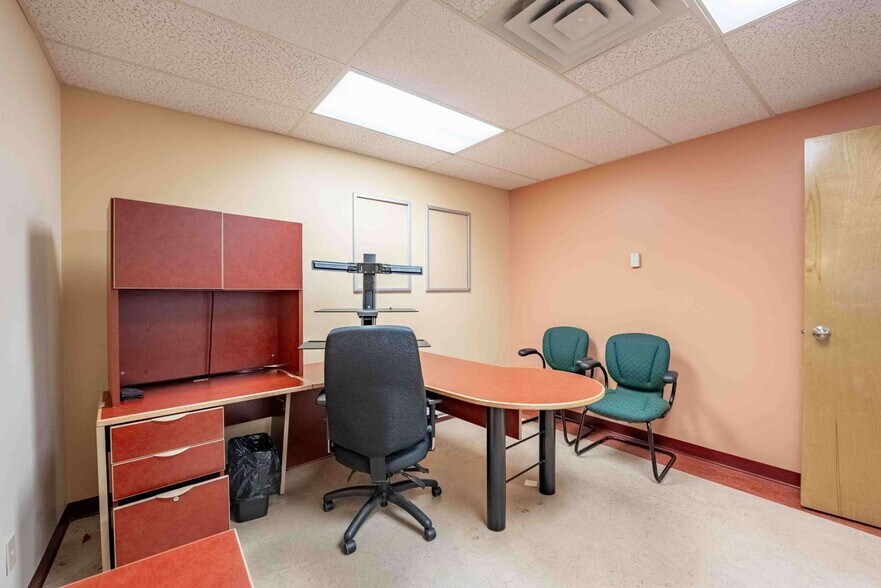 More Photos Of 29 Main St E, Chelmsford Office For Sale