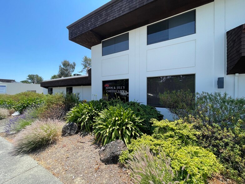 More Photos Of 4 Commercial Blvd, Novato Manufacturing For Lease