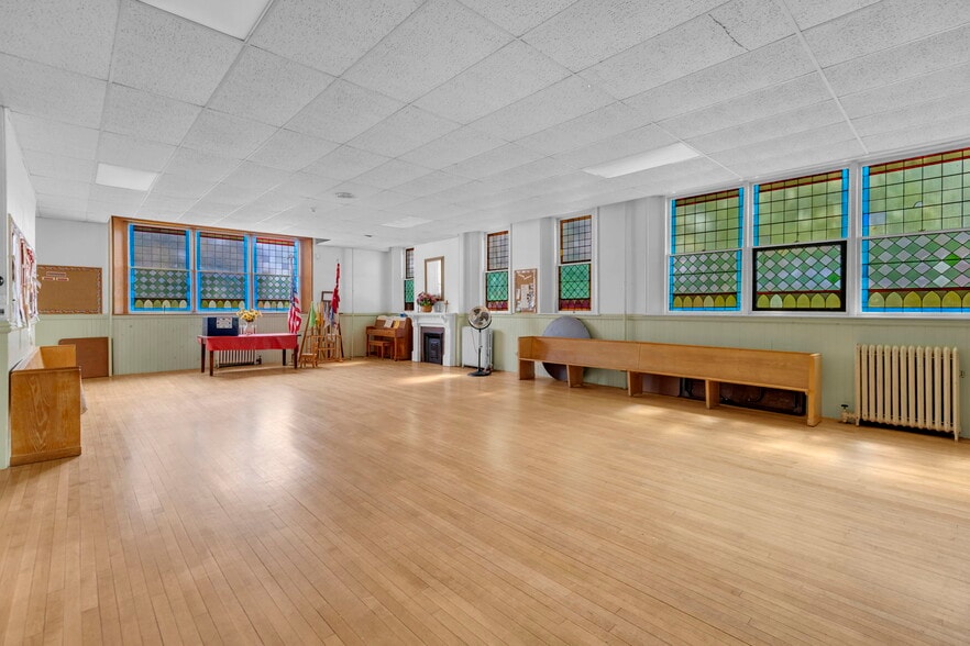More Photos Of 61 Main St, Unionville Office For Sale