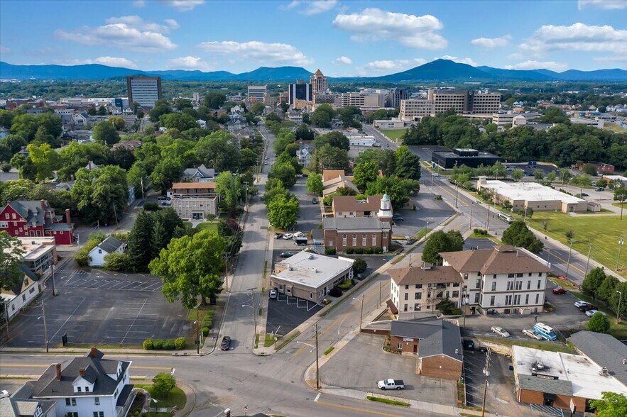 More Photos Of 1225-1231 Maple Ave SW, Roanoke Medical For Sale