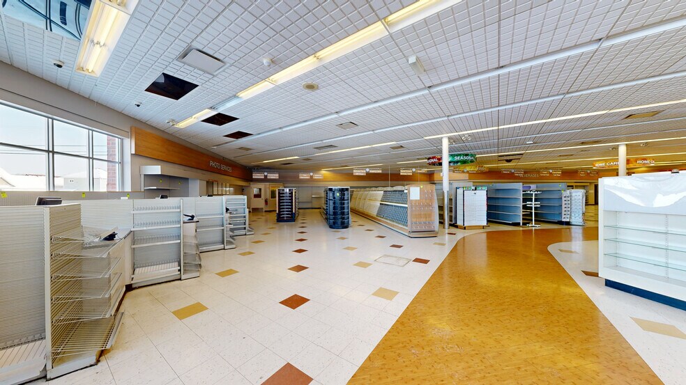 More Photos Of 735 N Water St, Uhrichsville Drugstore For Sale