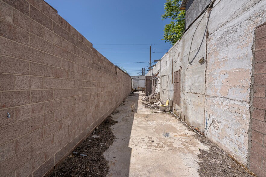 More Photos Of 232 E Beale St, Kingman Storefront For Sale