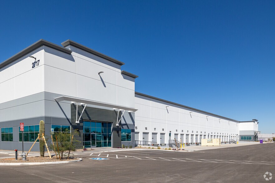 More Photos Of 2717 E Corona Rd, Tucson Warehouse For Lease