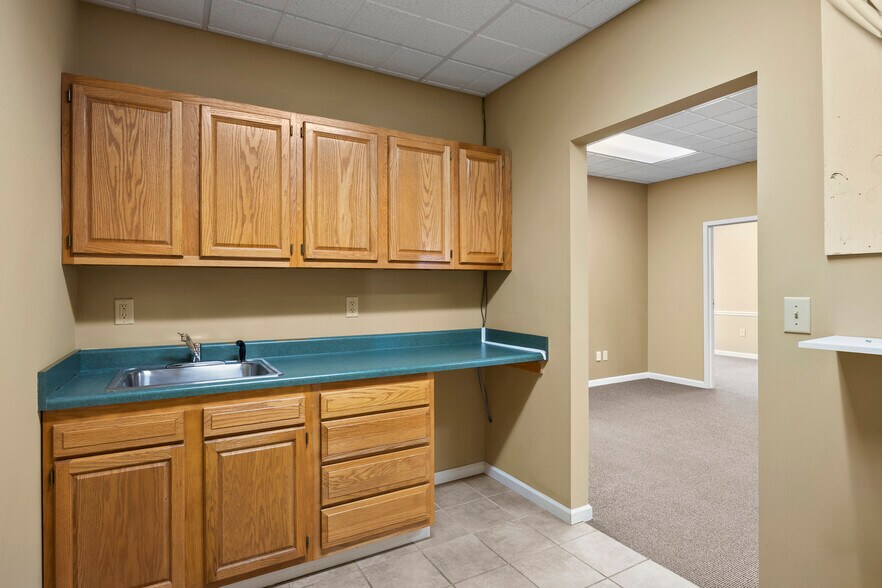 More Photos Of 250 Osborne Rd, Colonie Office For Lease
