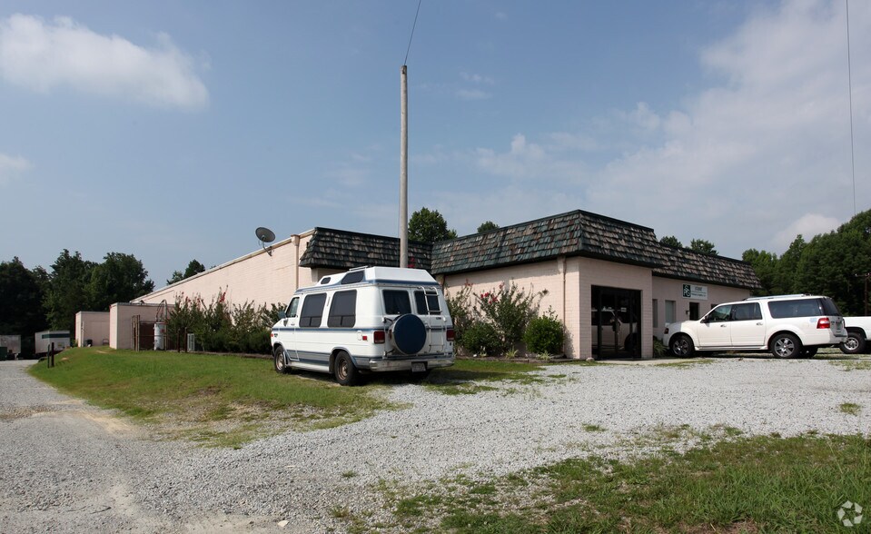 More Photos Of 2309 Dunmore Ct, High Point Manufacturing For Lease