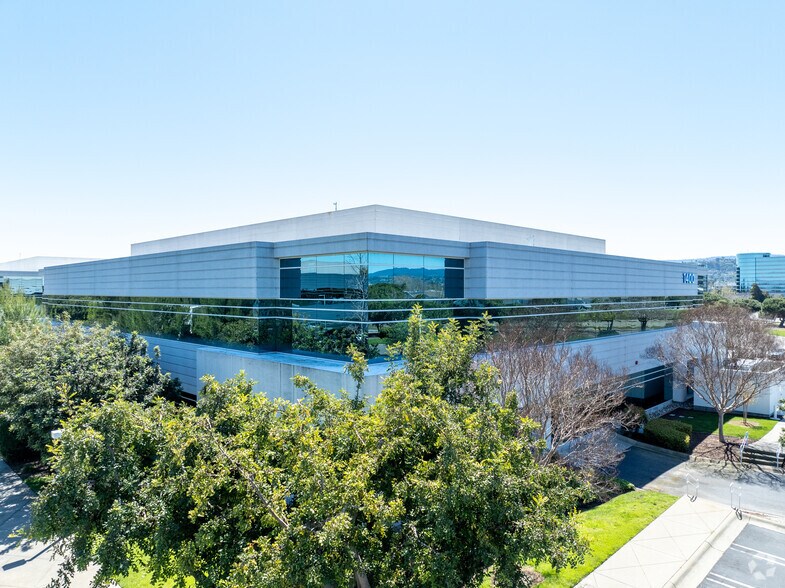 More Photos Of 1400 Bridge Pky, Redwood City Research And Development For Lease