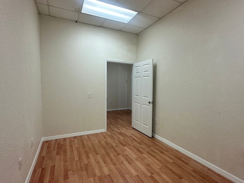 More Photos Of 3876 Bengert St, Orlando Warehouse For Lease