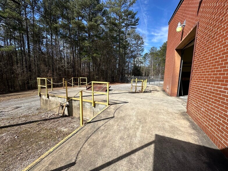More Photos Of 115 Eastman Ave, Gadsden Manufacturing For Lease