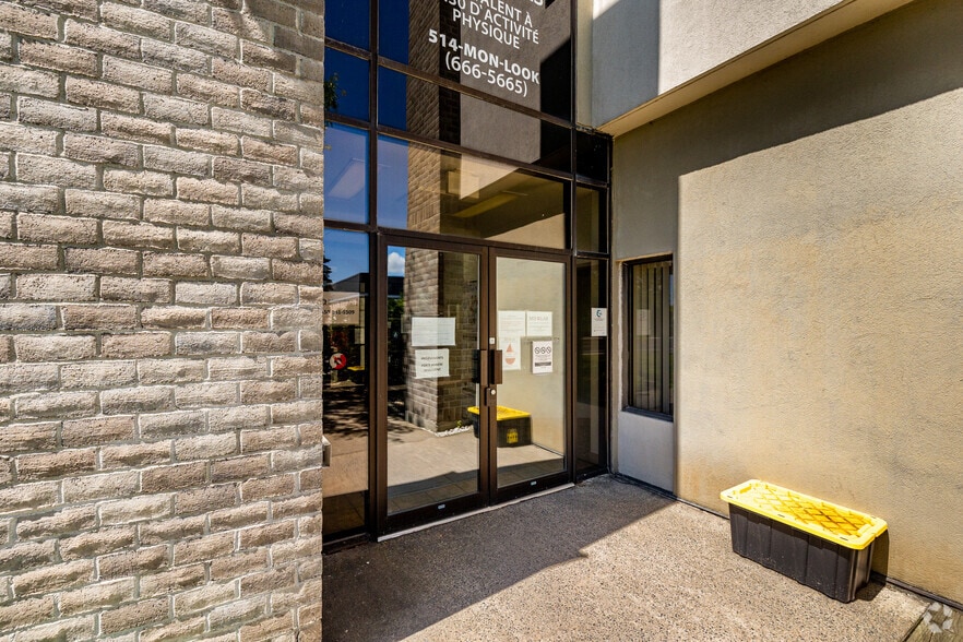 More Photos Of 160 Boul De Montarville, Boucherville Office For Lease