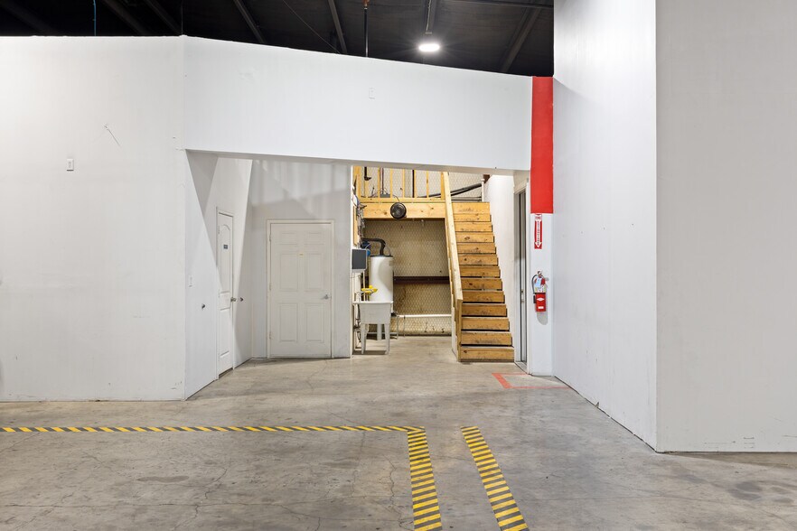 More Photos Of 1201 S Commercial Blvd, Arlington Warehouse For Sale