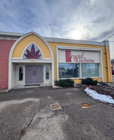More Photos Of 2002 2nd St SW, Rochester Storefront Retail Office For Sale
