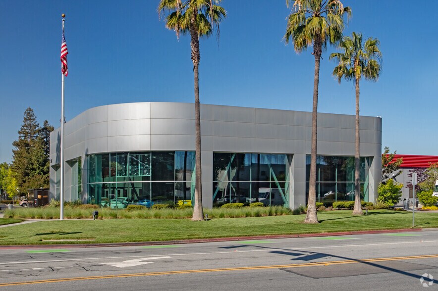 More Photos Of 521 Charcot Ave, San Jose Showroom For Sale