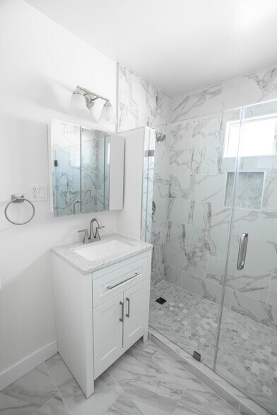 More Photos Of 14413 Firmona Ave, Lawndale Office Residential For Lease