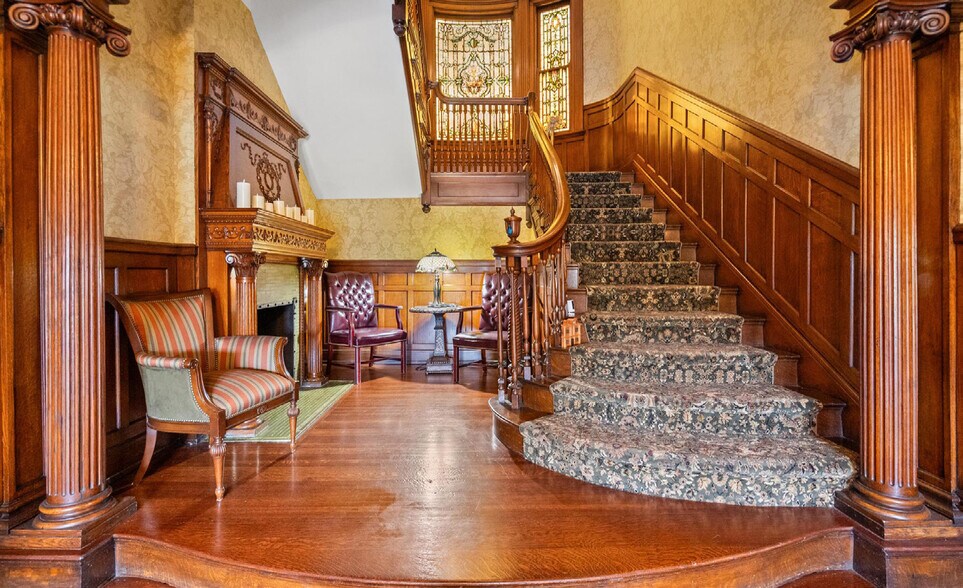 More Photos Of 401 Park Ave, Newport Office For Sale
