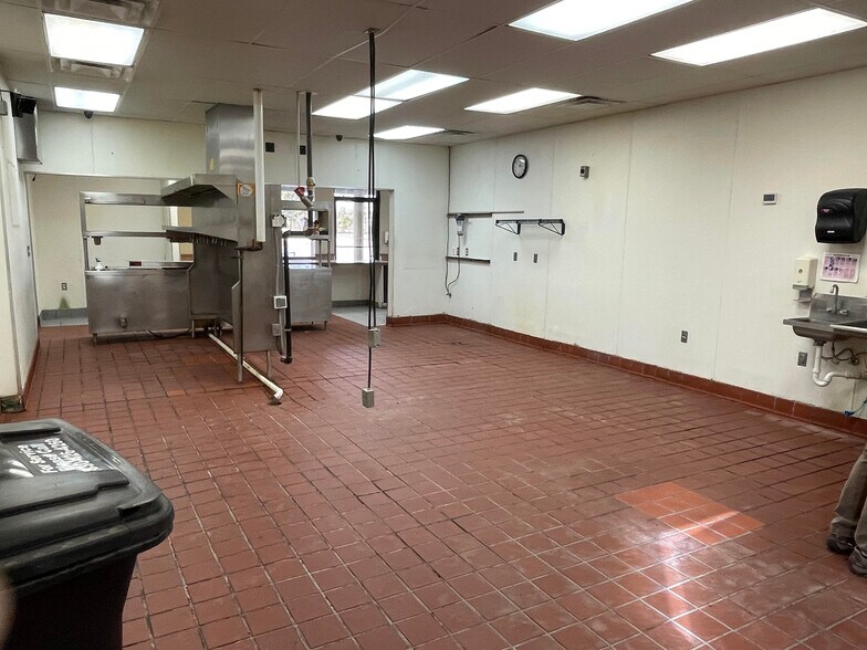 More Photos Of 2101 19th St, Hondo Fast Food For Sale