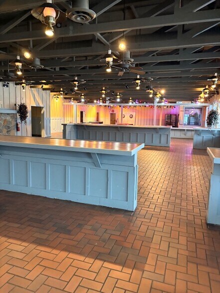 More Photos Of 5581 S 9th St, Kalamazoo Restaurant For Sale