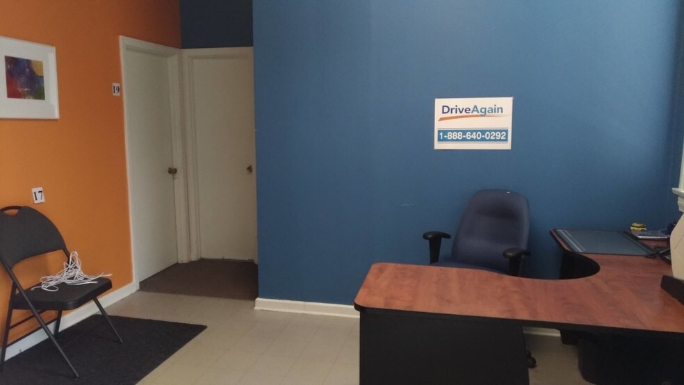 More Photos Of 27 William St, St Catharines Flex For Sale