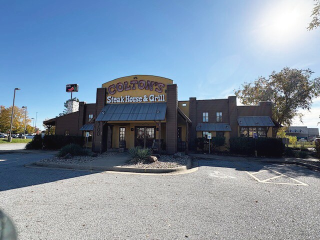 More Photos Of 4700 W Locust St, Rogers Restaurant For Lease