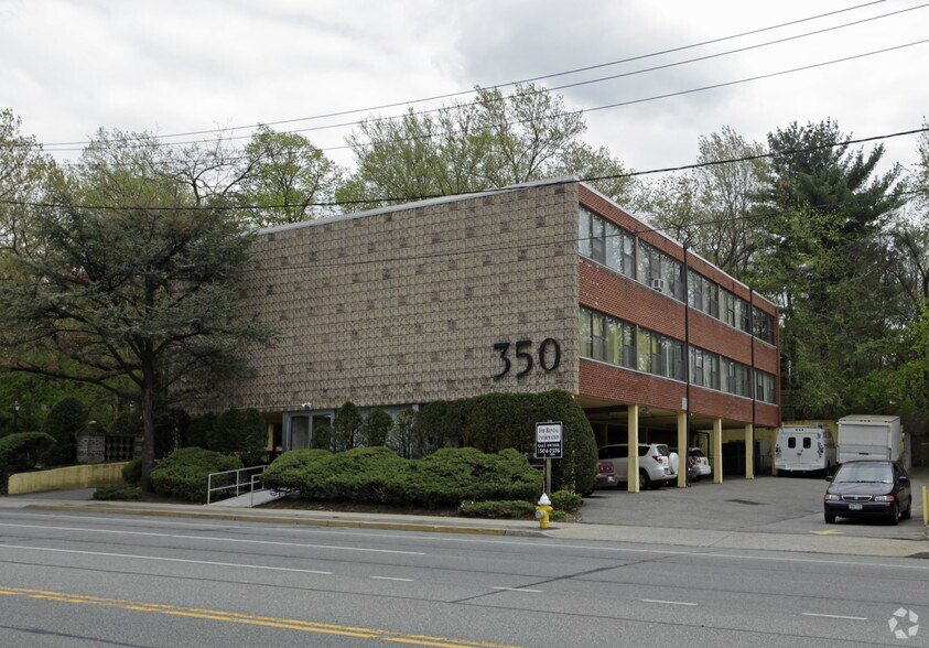 More Photos Of 350 Northern Blvd, Great Neck Office For Lease
