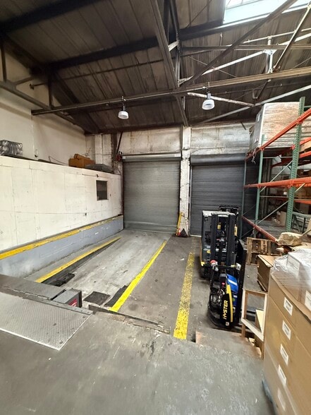 More Photos Of 75-79 Commercial Ave, Garden City Warehouse For Lease