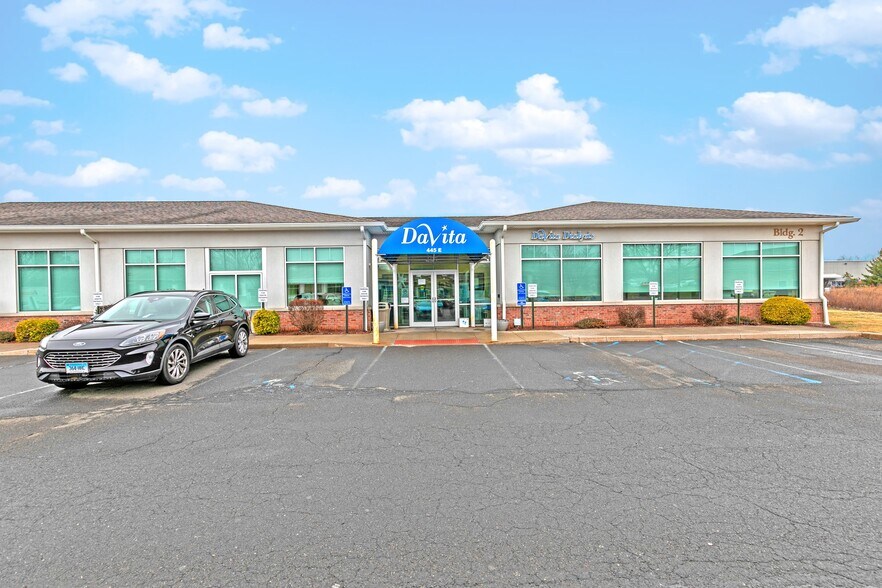 More Photos Of 445-445A Willard Ave, Newington Medical For Lease