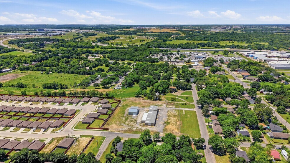 More Photos Of 224 E Cottage St, Sherman Warehouse For Sale