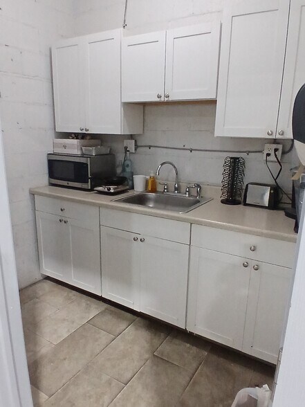 More Photos Of 20 Deyo Pl, Newburgh Warehouse For Sale