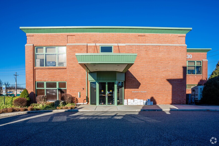 More Photos Of 630 Broad St, Carlstadt Medical For Lease