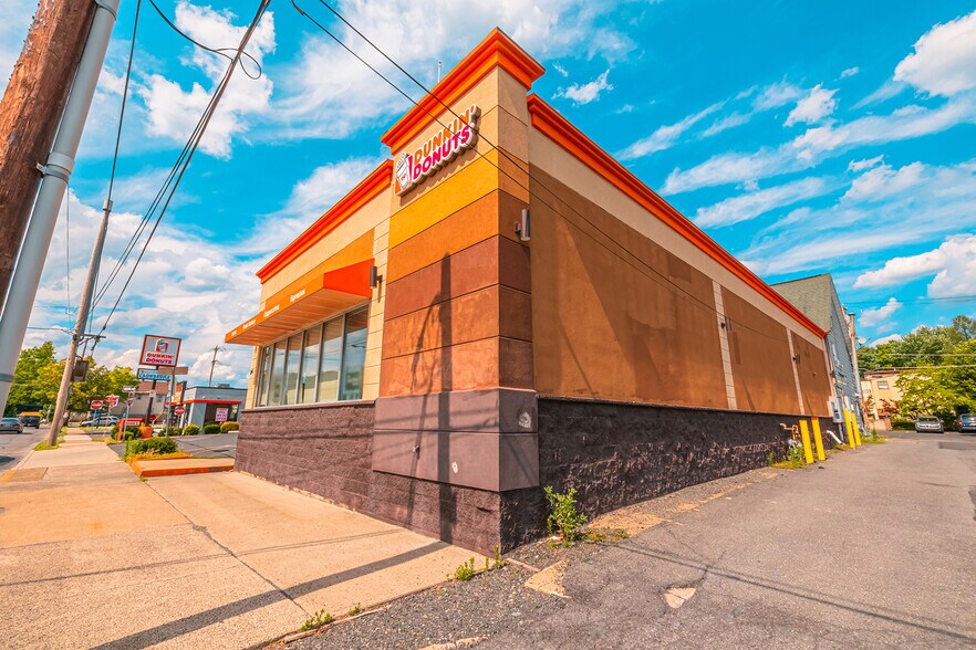 More Photos Of 246 N Courtland St, East Stroudsburg Freestanding For Sale