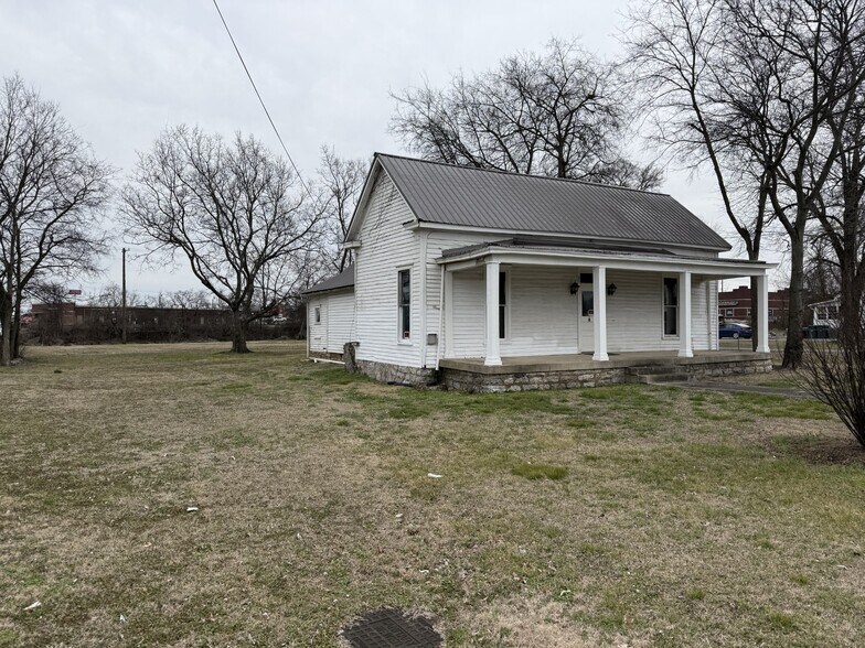 More Photos Of 331 S Maple St, Lebanon General Retail For Sale