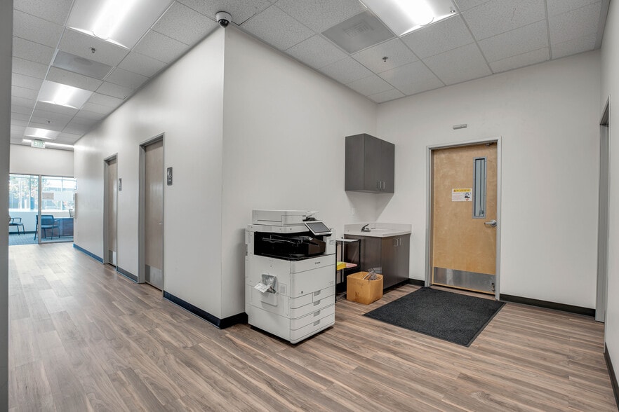 More Photos Of 5504 S 11th St, Ridgefield Distribution For Lease