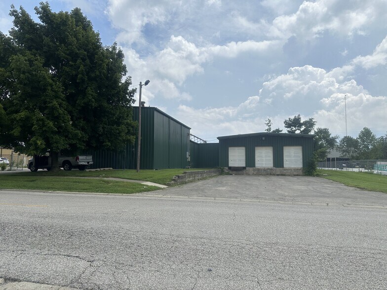 Primary Photo Of 2017 S Yost Ave, Bloomington Warehouse For Lease