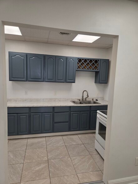 More Photos Of 35 S Main St, Winchester Office Residential For Lease