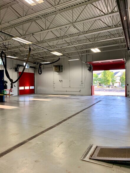 More Photos Of 855 E Grand Ave, Lake Villa Auto Dealership For Lease