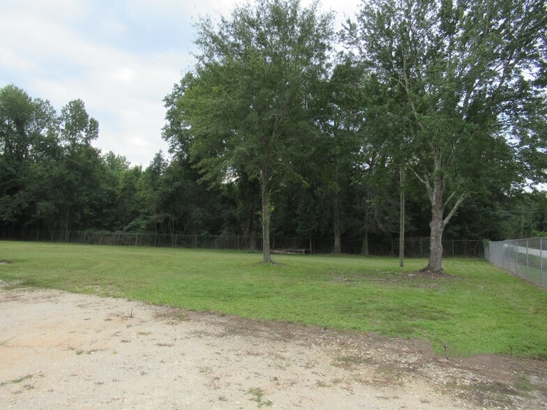 More Photos Of 220 SE Pike Rd, Sumter Garden Center For Lease